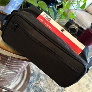New Men’s Black Toiletry travel take along storage  Bag Embark